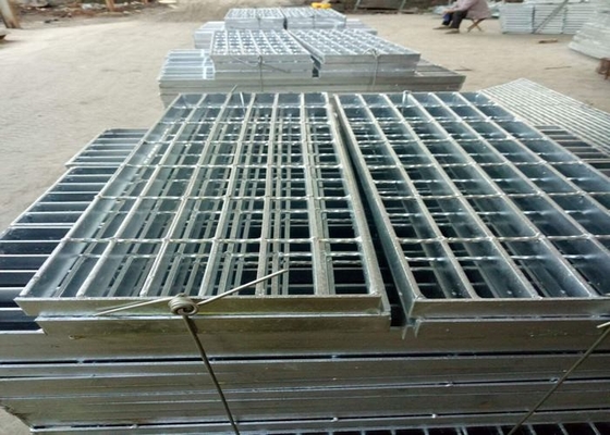 중국 ASTM Q235 SS304 금속 층계 보행, 25 x 3 스테인리스 층계 보행 협력 업체