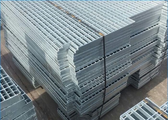중국 플랫폼에 의하여 직류 전기를 통하는 강철 삐걱거리는 고강도 Q235 건축재료 협력 업체