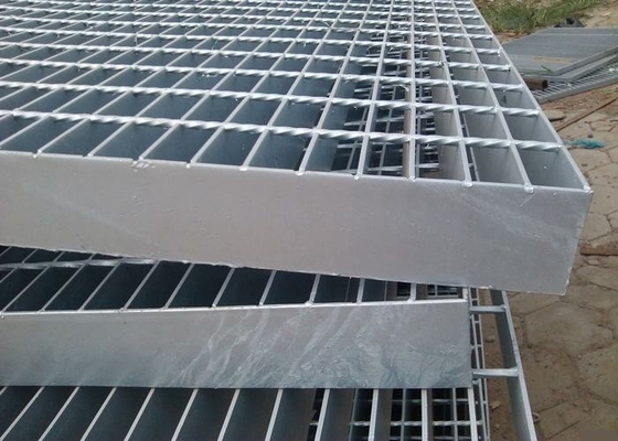 중국 기업에 의하여 직류 전기를 통하는 금속 격자판, 튼튼한 보통 막대기 강철 메시 마루 협력 업체