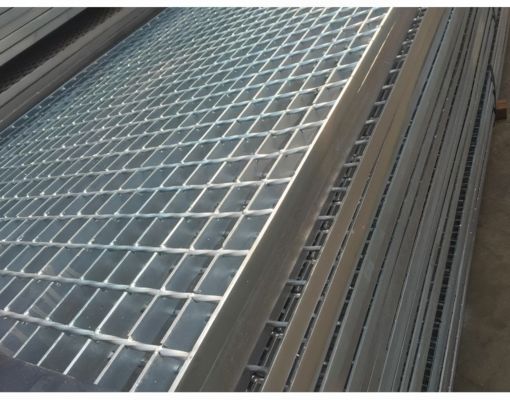 30X3mm catwalk Hot DIP Galvanized Metal Bearing Bar Grid Serrated Weld Steel Mesh Treads Trench Drainage Cover Tec-Sieve 트레일러 램프에 대한 확장 된 철 격자
