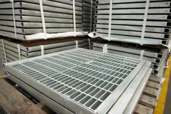 헤비 듀티 19W4 알루미늄, 아연 도금 강철, 스테인리스 스틸, 워크웨이 데크 바닥 강철 바 격자 배수구 트렌치 커버 가격 (보도 플랫폼용)