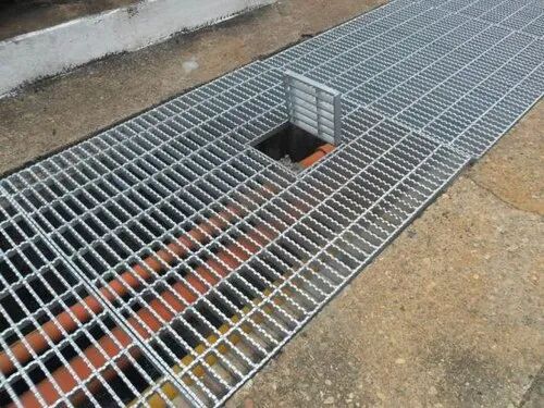 High-Strength Steel Grating Drain Cover with Customized Size and Anti-Slip Design for Rainwater Drainage