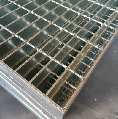 Hot DIP Galvanized Heavy Duty Steel Grating with Serrated Surface for Anti-Slip Applications