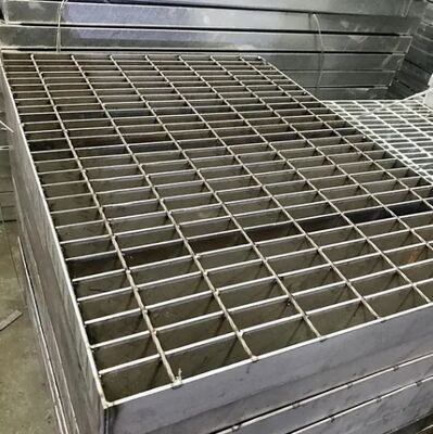 고강도 보행선 및 차로를위한 가루화 된 32x5mm 톱니 모양의 강철 격자
